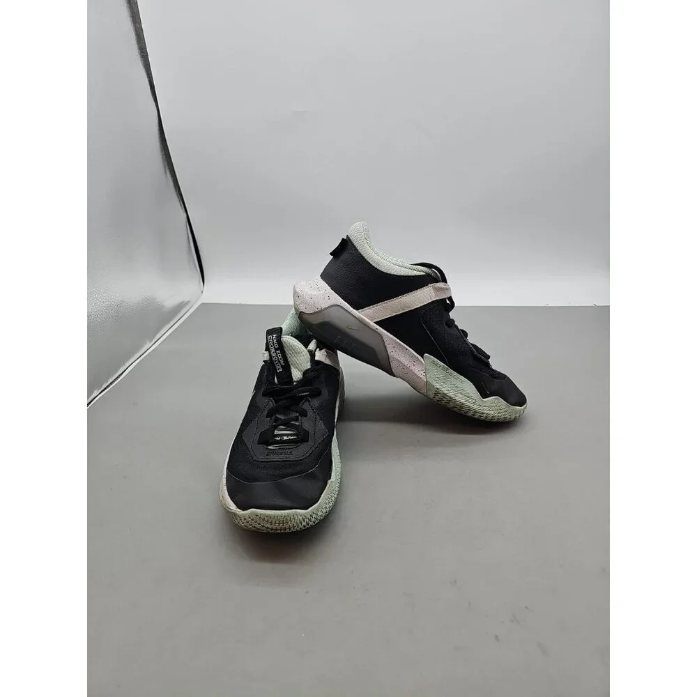 Nike Air‎ Zoom Crossover Basketball Shoe Big Kids Sz 5.5Y